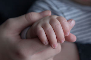 Ley 2141 del 10 de agosto de 2021 por medio de la cual se modifican los arts. 239 y 240 del C.S.T, con el fin de establecer el fuero de paternidad